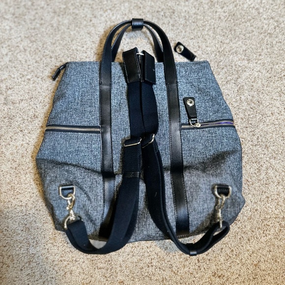 Henri Bendel Jetsetter grey/black Nylon Convertible Backpack/ Crossbody Bag - Picture 3 of 3